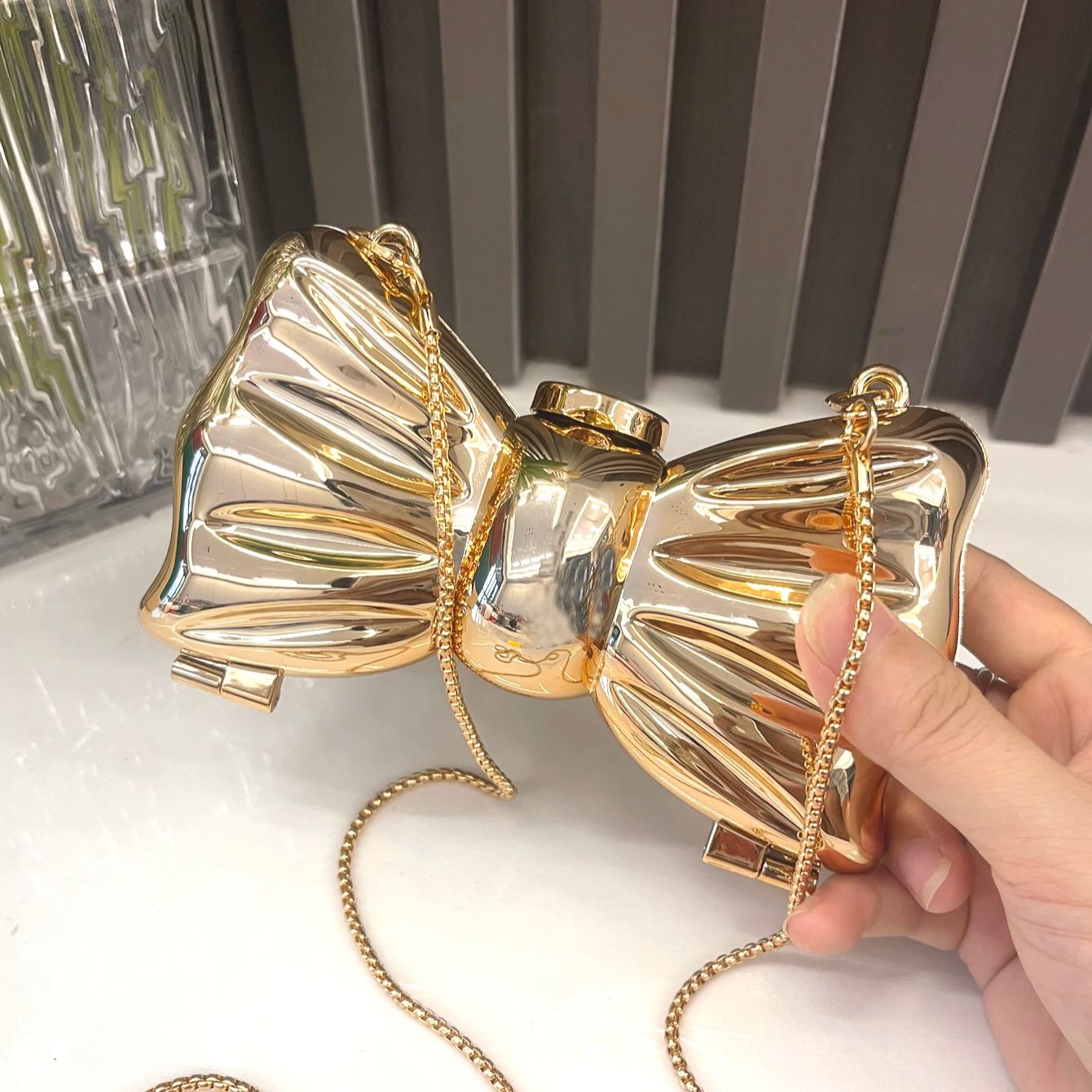 Luxury Bags Designer - ゴールデンイブニングバッグ財布とハンドバッグ高級デザイナーショルダーバッグ面白い形状パーティー結婚式ラウンドアクリル光沢のあるクラッチ財布