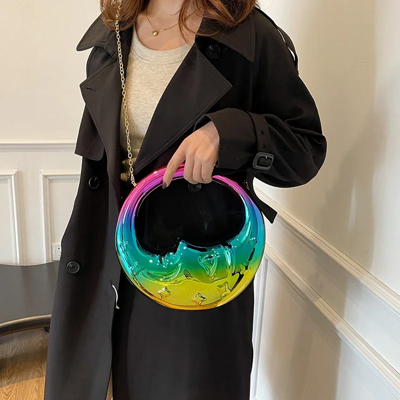 Luxury Bags To Sell - 夏の先進的なセンス PVC メタリック光沢ハーフムーンバンケットクロスボディバッグ売れ筋ユーススイートクリエイティブデザイン高級ハンドバッグ