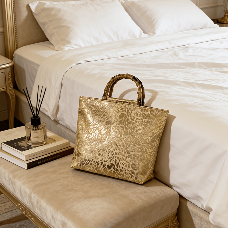 Luxury Bags Supplier - ライトラグジュアリーなメタリックゴールドジャカードリーフ柄トートバッグ（女性用）、模造竹ハンドル付き大容量ハンドバッグ