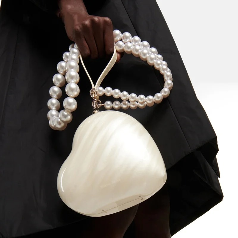Luxury Bags Girls - ファッションアクリルハートイブニングバッグパールチェーンショルダークロスボディバッグ高級 Bos イブニングバッグ小さなパーティー財布女の子のための 2025