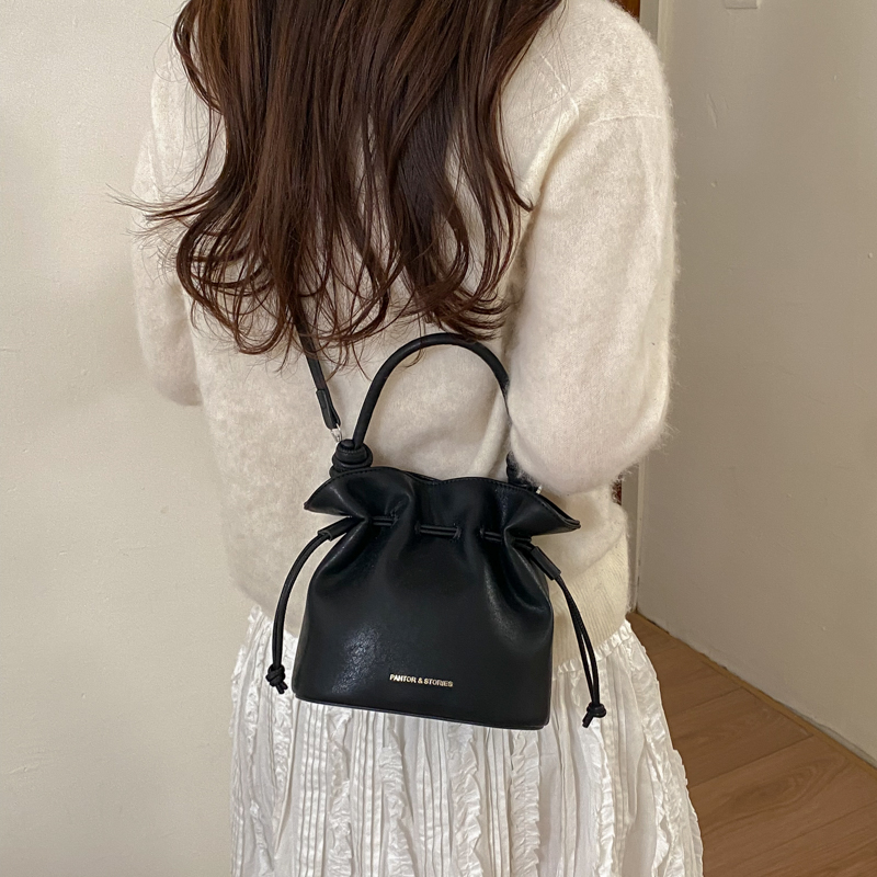 女性用フェイクレザーバケットバッグ 巾着開閉式 クワイエット - Luxury Bags Office のレビューと価格