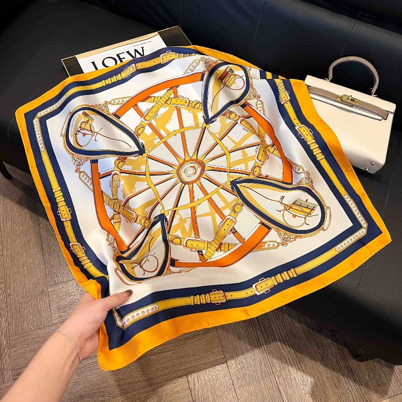 高級デザインスキニーシルクスクエアスカーフ女性チェーンプリン - Luxury Bags Designer のレビューと価格