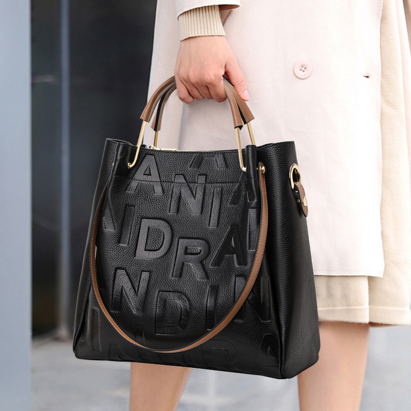 レディース ショルダーバッグ クワイエットラグジュアリー 本 - Luxury Bags Quiet のレビューと価格