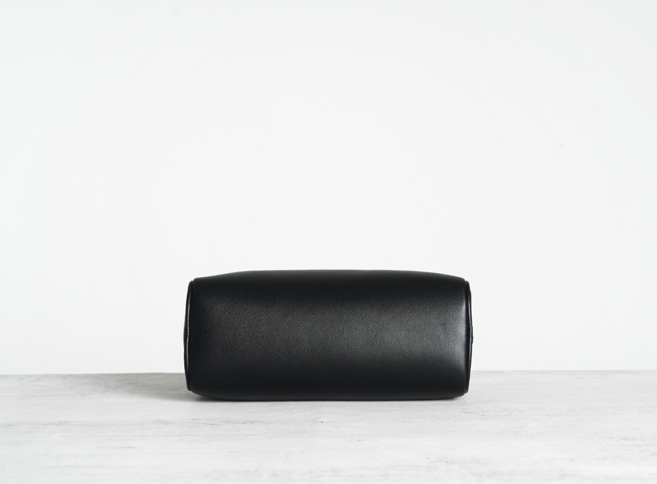 レディース ミニマリスト イーストウエスト レザー ショルダ - Luxury Bags Quiet のレビューと価格