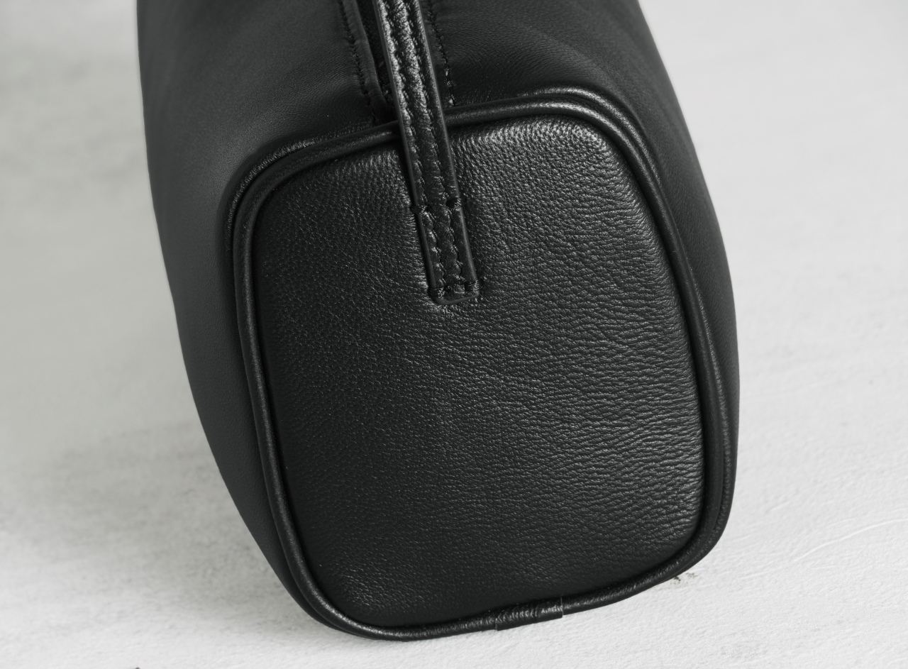 レディース ミニマリスト イーストウエスト レザー ショルダ - Luxury Bags Quiet のレビューと価格
