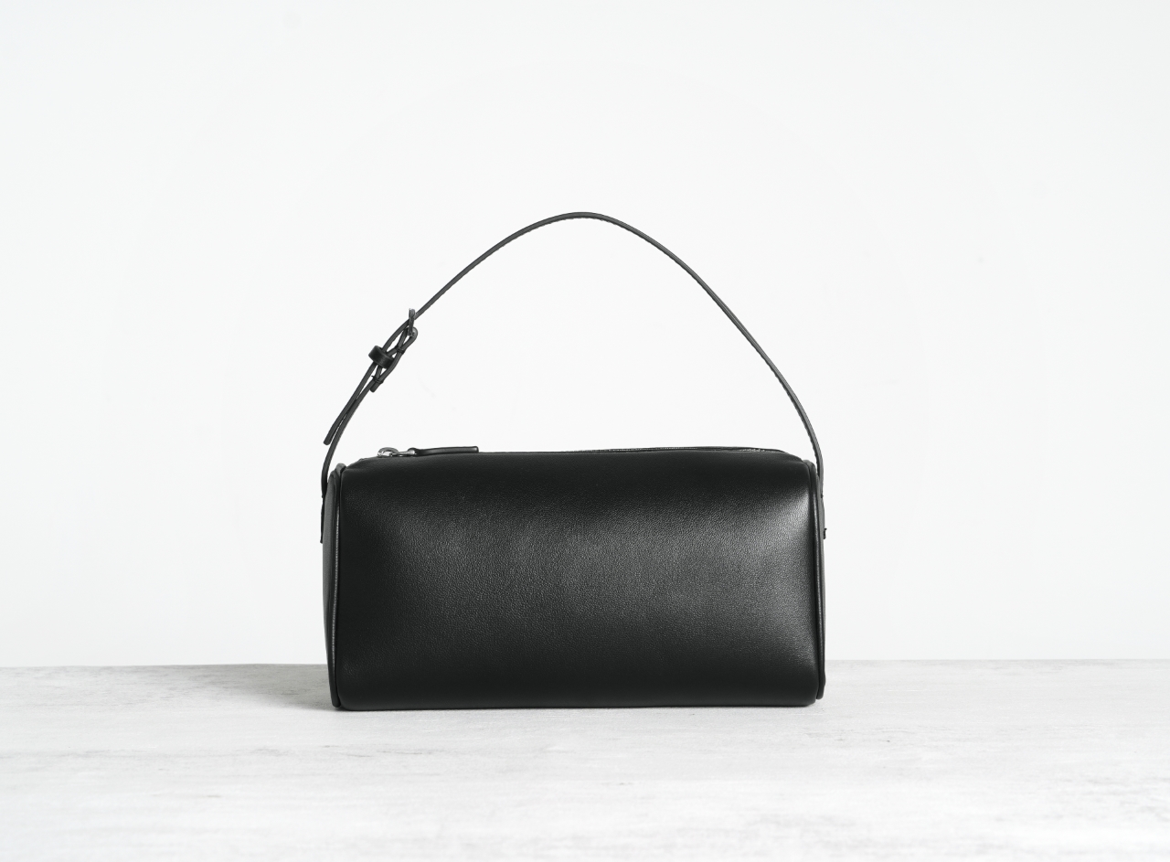 レディースミニマリストイースト-ウエストレザーショルダーバッ - Luxury Bags Quiet のレビューと価格