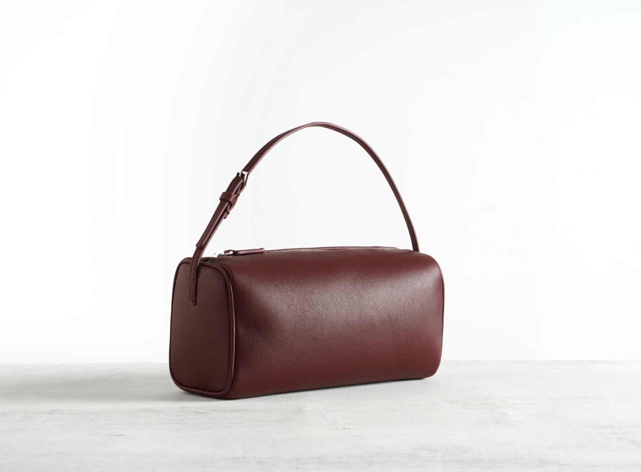 レディースミニマリストイースト-ウエストレザーショルダーバッ - Luxury Bags Quiet のレビューと価格