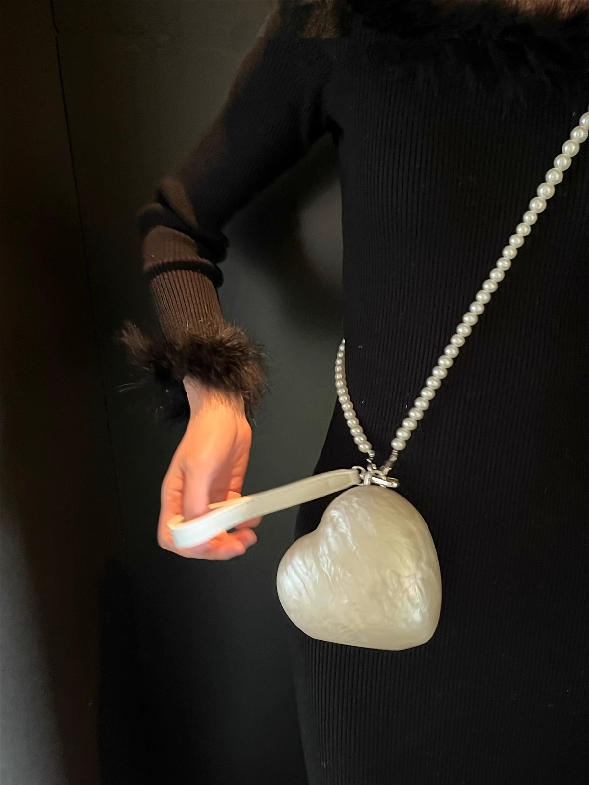 ファッションアクリルハートイブニングバッグパールチェーンショ - Luxury Bags Girls のレビューと価格