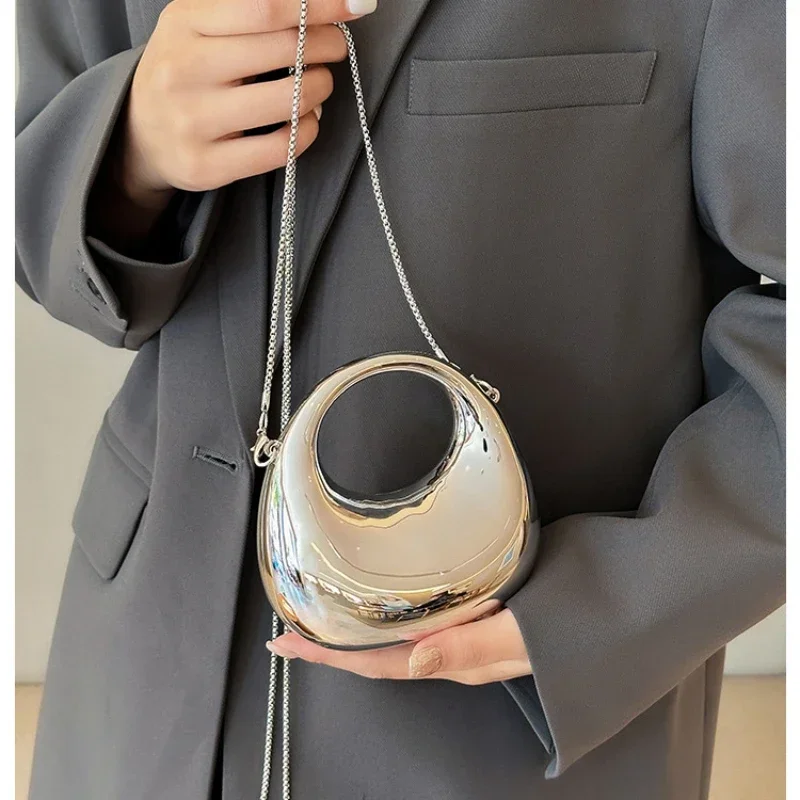女性用メタリッククロスオーバーバッグ,半月の光沢のあるPVC - Luxury Bags To Sell のレビューと価格