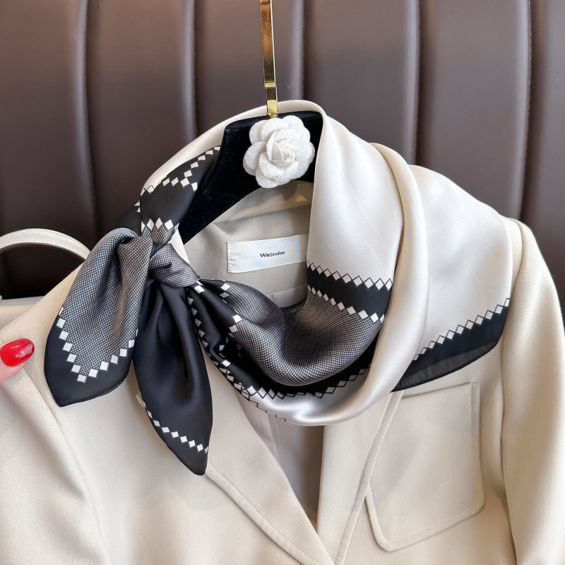 新しい高級馬柄シルクスクエアスカーフレディースソフトサテンヘ - Luxury Bags Office のレビューと価格